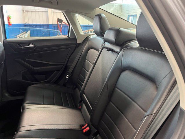 Used 2024 Volkswagen Jetta SE FWD image 19
