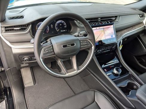 New 2025 Jeep Grand Cherokee Limited w/ Luxury Tech Group II image 15