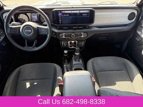 Used 2025 Jeep Gladiator Sport AWD/4WD image 11