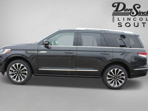 Used 2023 Lincoln Navigator Reserve image 8