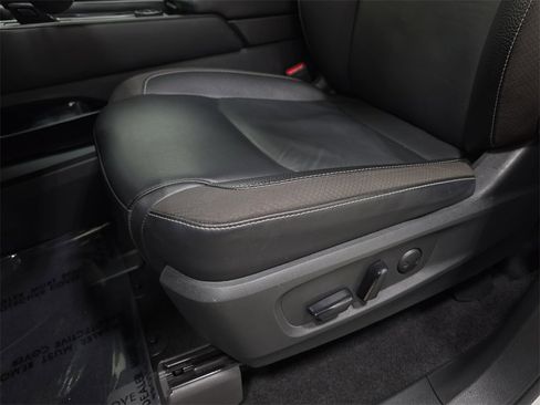 Used 2022 Nissan Pathfinder SL image 29