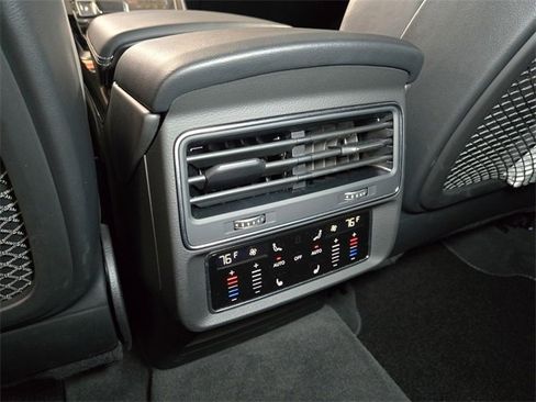 Used 2023 Audi SQ8 Prestige image 19