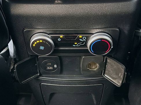 Used 2022 Ford Explorer XLT w/ Equipment Group 202A AWD/4WD image 37
