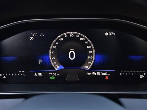 Used 2025 Volkswagen Jetta SE w/ Sunroof Package image 12