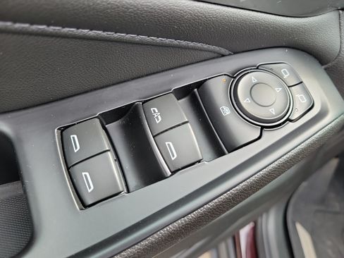 Used 2023 Chevrolet Traverse LT FWD image 20