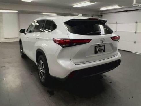 Used 2023 Toyota Highlander XLE AWD/4WD image 7