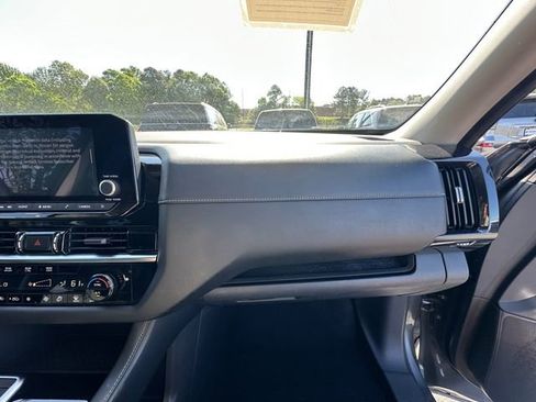 Used 2022 Nissan Pathfinder SV AWD/4WD image 16