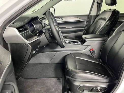 Used 2023 Jeep Grand Cherokee L Limited image 23