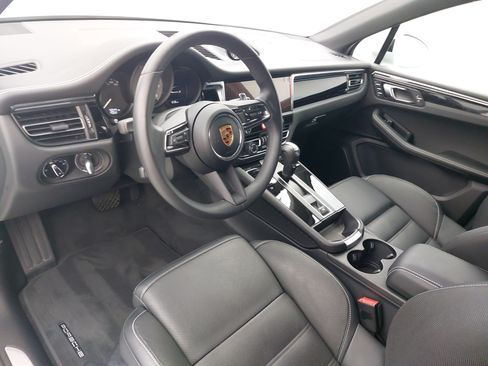 Certified 2025 Porsche Macan S AWD/4WD image 18
