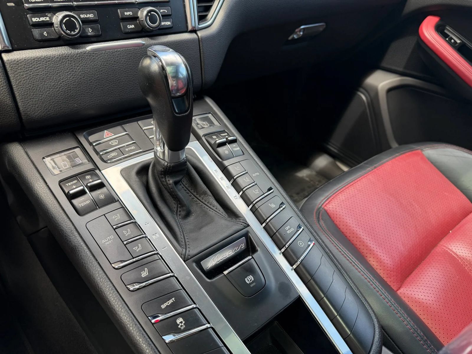 Used 2016 Porsche Macan S AWD/4WD image 28