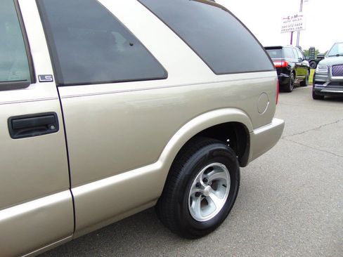 Used 2002 Chevrolet Blazer LS w/ Preferred Equipment Group image 30