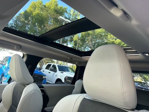 New 2025 Mitsubishi Outlander SE image 16