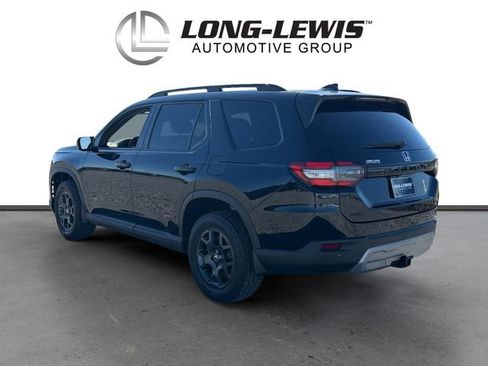 Used 2025 Honda Pilot TrailSport image 3