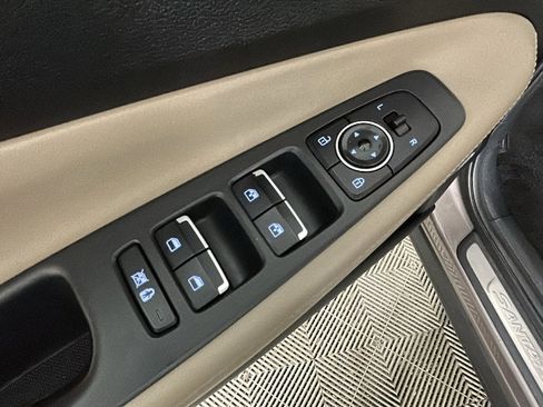 Used 2019 Hyundai Santa Fe Limited AWD/4WD image 11