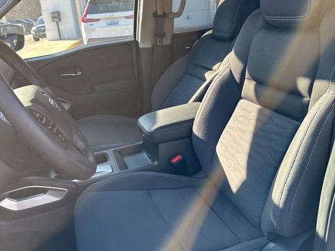 Used 2024 Nissan Frontier SV w/ SV Convenience Package image 10