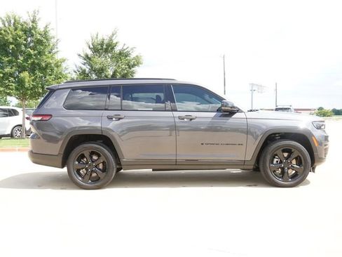 Used 2023 Jeep Grand Cherokee L Laredo AWD/4WD image 10