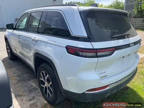 Used 2025 Jeep Grand Cherokee Limited w/ Trailer Tow Package AWD/4WD image 4
