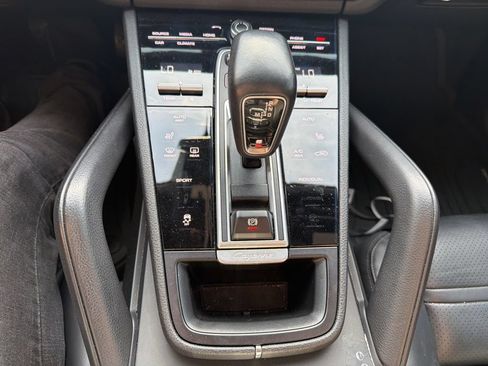 Used 2019 Porsche Cayenne AWD/4WD image 23