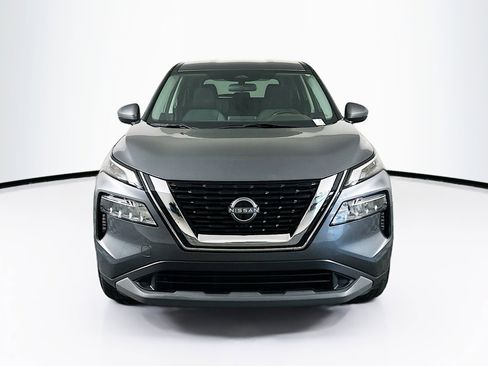 Used 2023 Nissan Rogue SV image 2