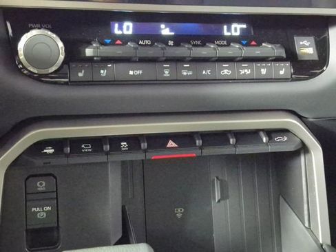 New 2026 Toyota Tundra Platinum AWD/4WD image 19
