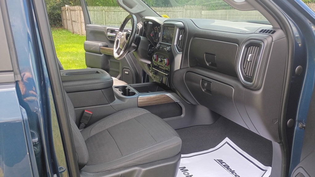 Used 2021 Chevrolet Silverado 1500 RST w/ Convenience Package II AWD/4WD image 11
