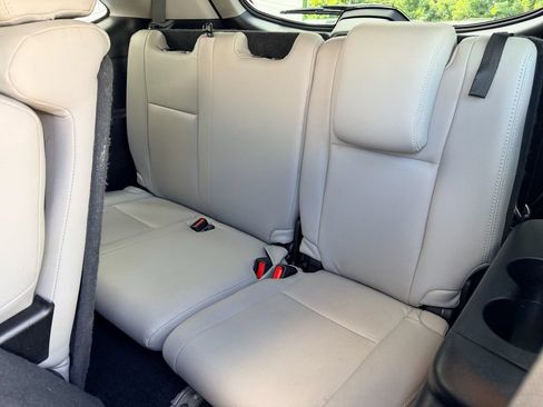 Used 2019 Toyota Highlander Plus FWD image 14