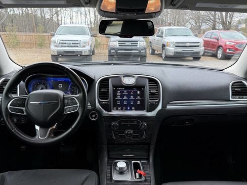 Used 2021 Chrysler 300 Touring w/ Sport Appearance Package image 18