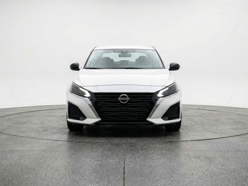 Used 2025 Nissan Altima 2.5 SV image 2