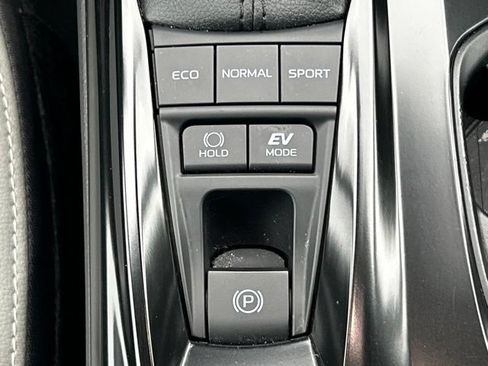 Used 2025 Toyota Camry SE w/ Multimedia Upgrade Package AWD/4WD image 62