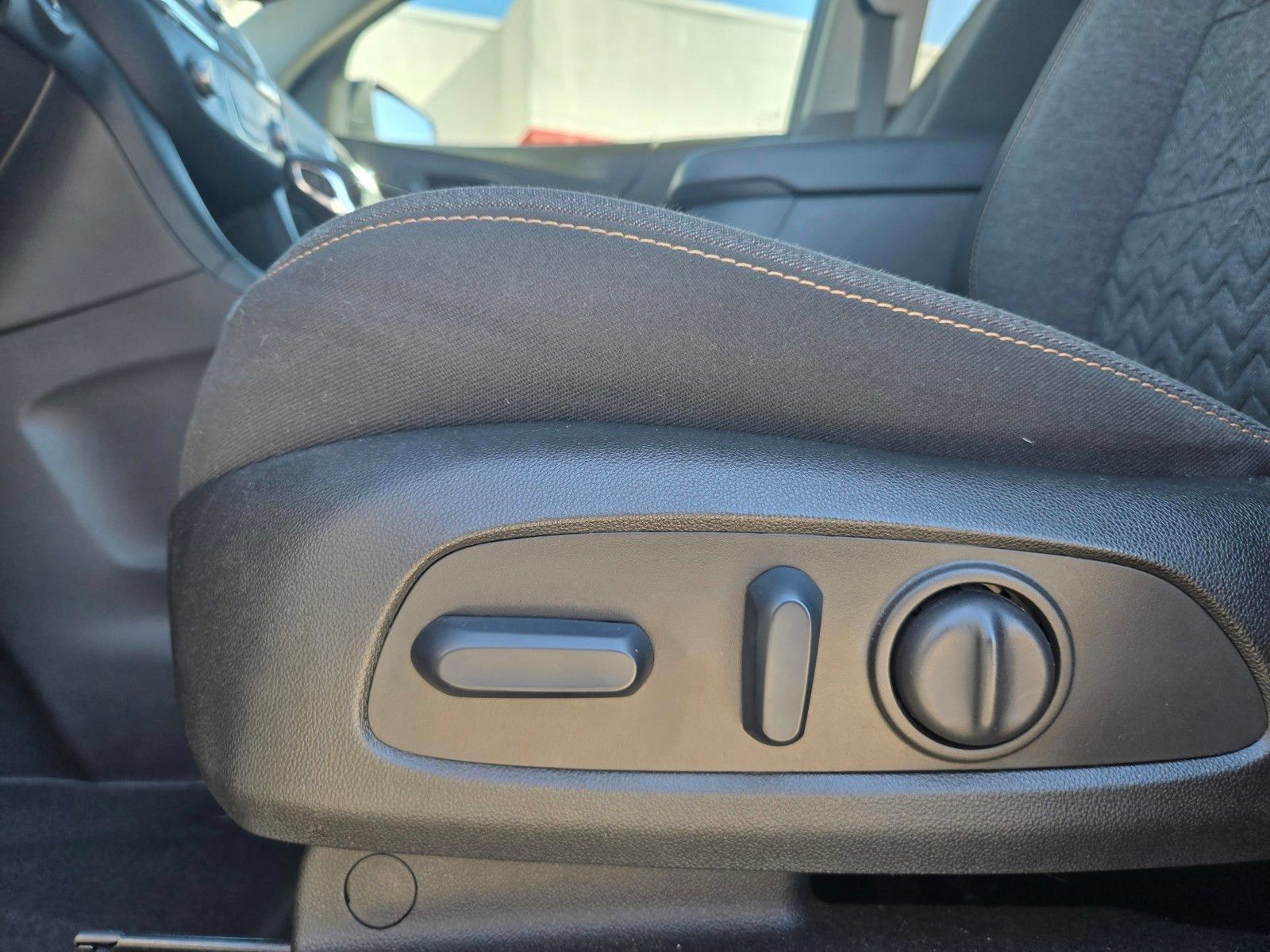 Used 2023 Chevrolet Equinox LT AWD/4WD image 12