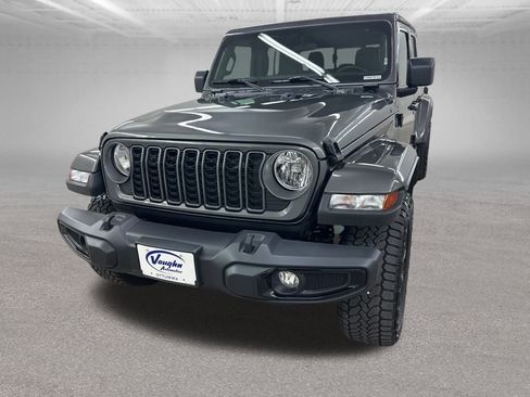 Used 2025 Jeep Gladiator Nighthawk image 6