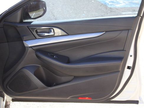 Used 2017 Nissan Maxima 3.5 SV image 18