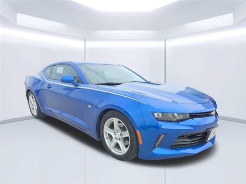 Used 2018 Chevrolet Camaro LT RWD image 7