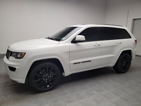 Used 2021 Jeep Grand Cherokee Laredo X AWD/4WD image 2