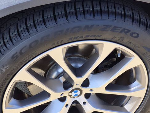 Used 2024 BMW X5 xDrive40i w/ Premium Package AWD/4WD image 7