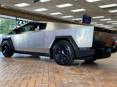Used 2024 Tesla Cybertruck AWD Crew Cab image 6