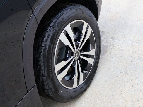 New 2025 Mercedes-Benz GLB 250 4MATIC image 40