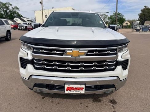 Used 2022 Chevrolet Silverado 1500 LTZ w/ Z71 Off-Road Package AWD/4WD image 8