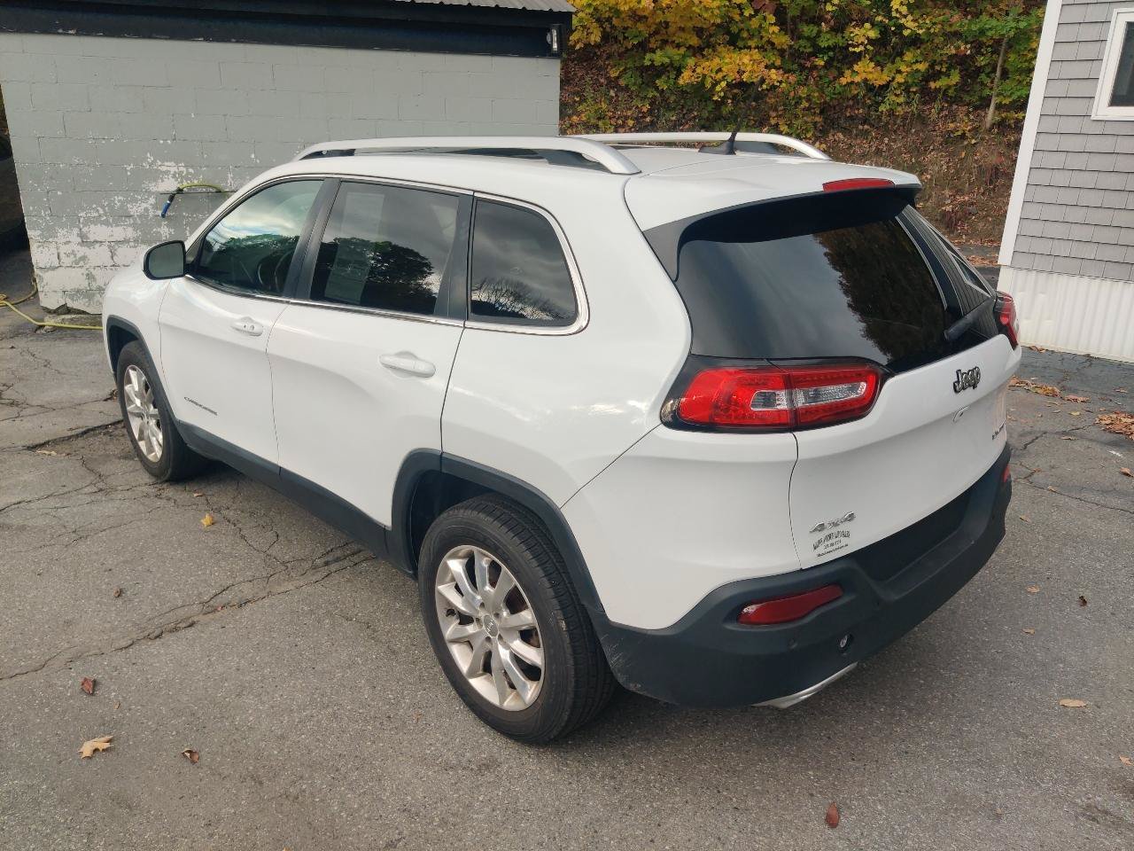 Used 2015 Jeep Cherokee Limited AWD/4WD image 4