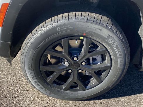 New 2025 Jeep Grand Cherokee L Altitude image 22