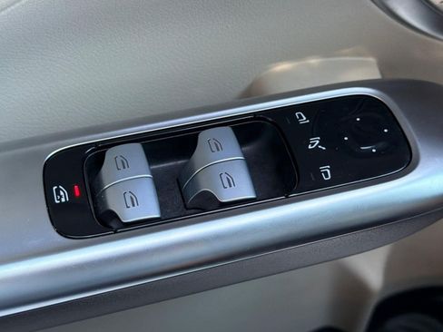 Used 2024 Mercedes-Benz C 300 Sedan image 13