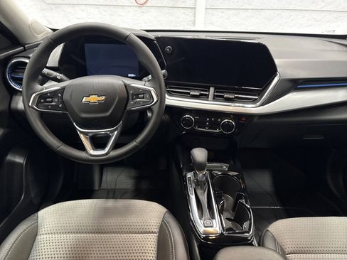 Used 2025 Chevrolet Trax LT w/ Driver Confidence Package image 10