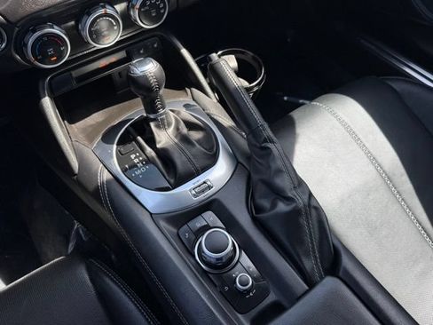Used 2024 MAZDA MX-5 Miata Grand Touring RWD image 17