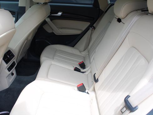 Used 2019 Audi Q5 2.0T Premium Plus w/ Premium Plus Package AWD/4WD image 6