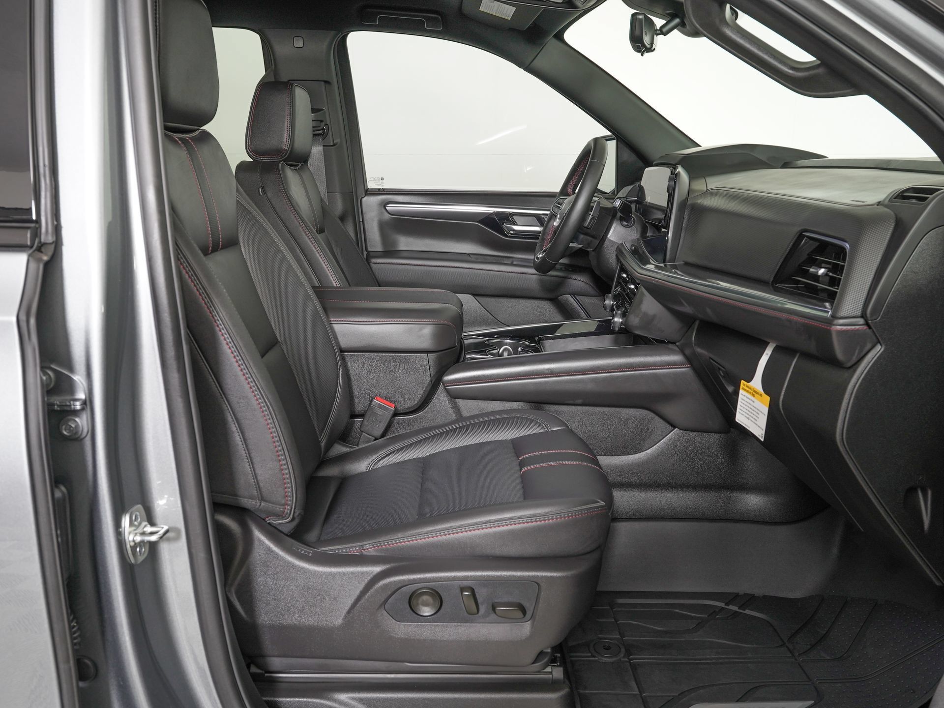 Used 2026 Chevrolet Tahoe RST w/ RST Performance Edition AWD/4WD image 10