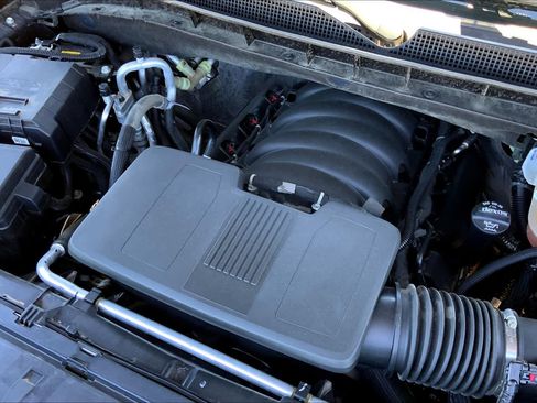 Used 2022 Chevrolet Suburban LT AWD/4WD image 33