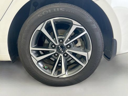 Certified 2023 Kia Forte LXS w/ LXS Technology Package FWD image 8