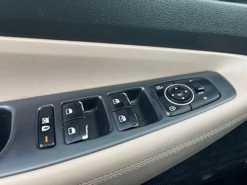 Used 2019 Hyundai Santa Fe SEL FWD image 11