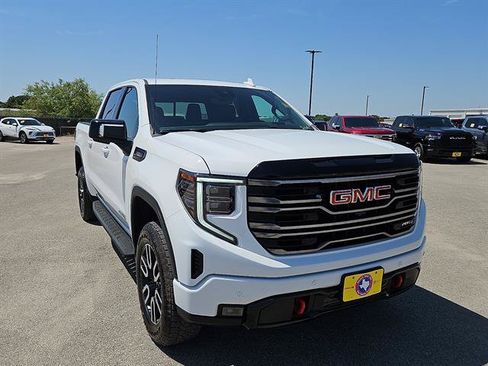 Used 2025 GMC Sierra 1500 AT4 w/ AT4 Premium Package AWD/4WD image 7
