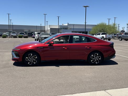 Used 2024 Hyundai Sonata SEL FWD image 2